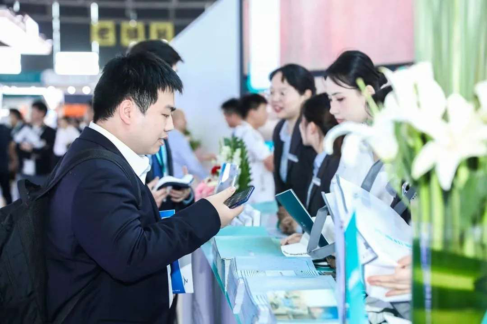 盛會(huì)重啟，共同見證 | 第32屆中國(guó)玻璃展首日精彩瞬間！