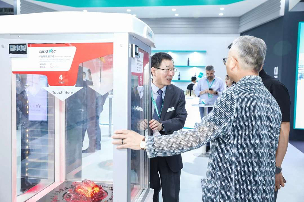 盛會(huì)重啟，共同見證 | 第32屆中國(guó)玻璃展首日精彩瞬間！
